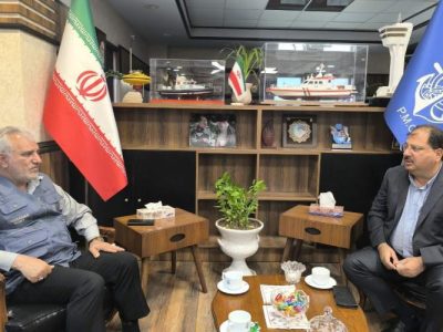 بنادر خط مقدم پشتیبانی از اقتصاد کشور هستند