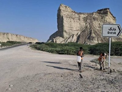 نصب تابلوهای راهنما در مسیر گردشگری دَرَک